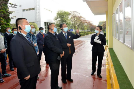 新天钢集团党委副书记杨勇、德龙控股党宣办主任黎声远一行来AG一飞冲天旅行交流--AG一飞冲天